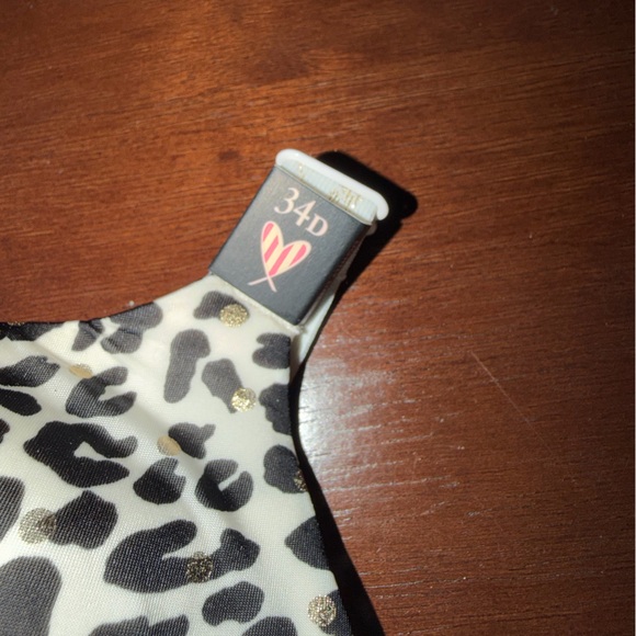 Victoria's Secret Black and White Animal Print Bra - Picture 5 of 6